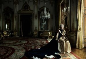 Annie Leibovitz, HM Queen Elizabeth II Wearing Garter Robes, Buckingham Palace, March 28, 2007, 2007, C-print, 31.6 x 48 cm (Royal Collection Trust)